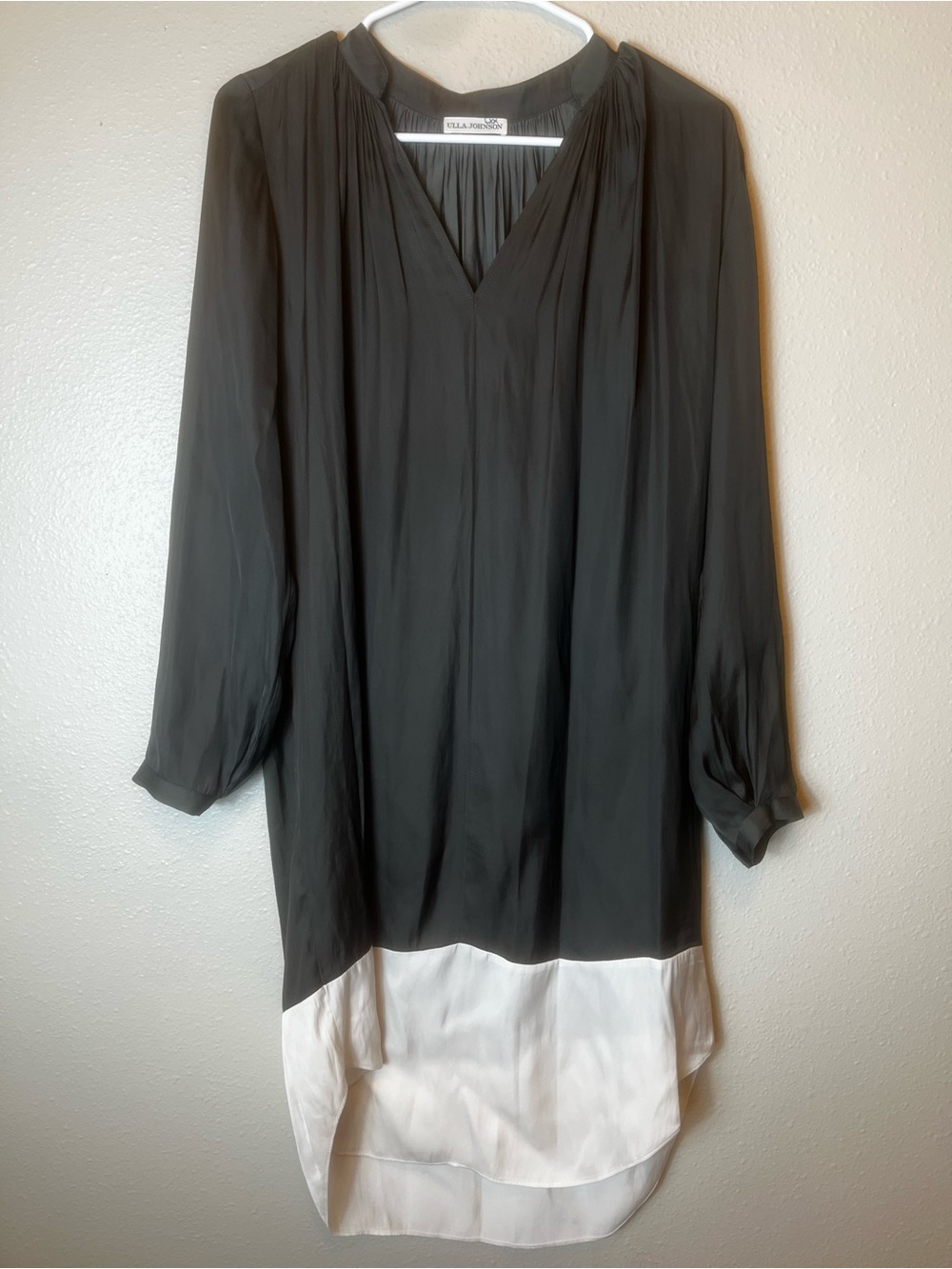 Ulla Johnson Silk Style Poly Plunge Collar Tunic Military Green and White Size 4